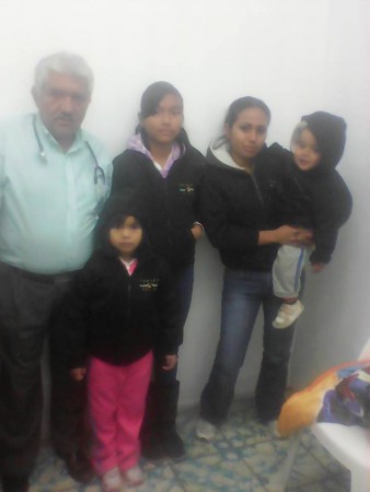 Entrega de 4 Sudaderas Felpa Negra,4 Pares de Calzado Tomps, Dulces Para Bolos Dic. 2015.
