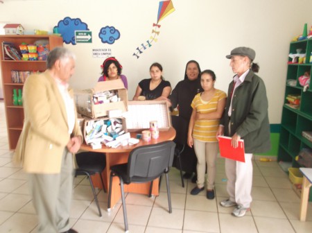 Entrega de 1600 Medicamentos y Una Caja con 30 Latas de Formula Raam 2,julio. 2015.